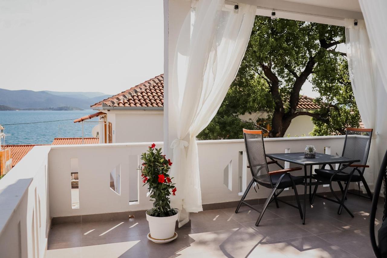 Apartments Morska Vila コマルナ エクステリア 写真